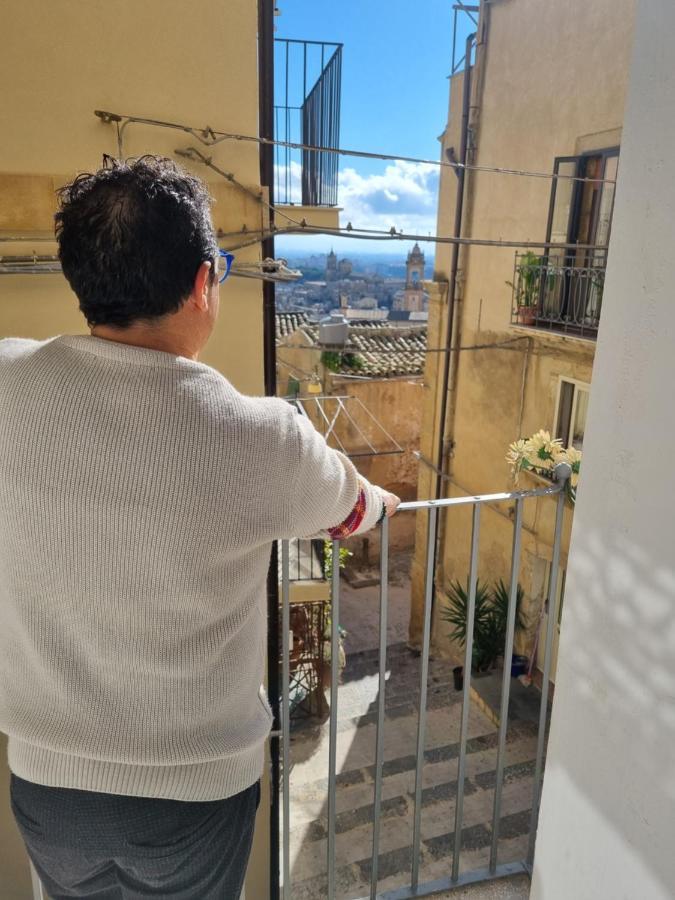 La Scalinata Home Apartment Caltagirone Bagian luar foto